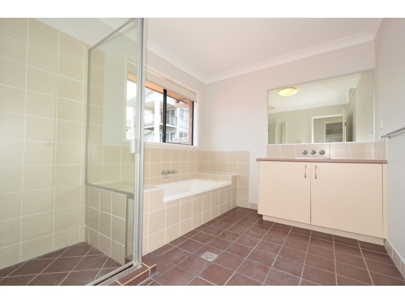 40 Grange Place, Moggill QLD 4070