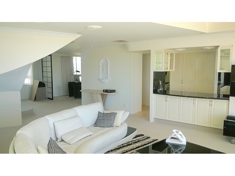 75 Brighton Parade, Southport QLD 4215