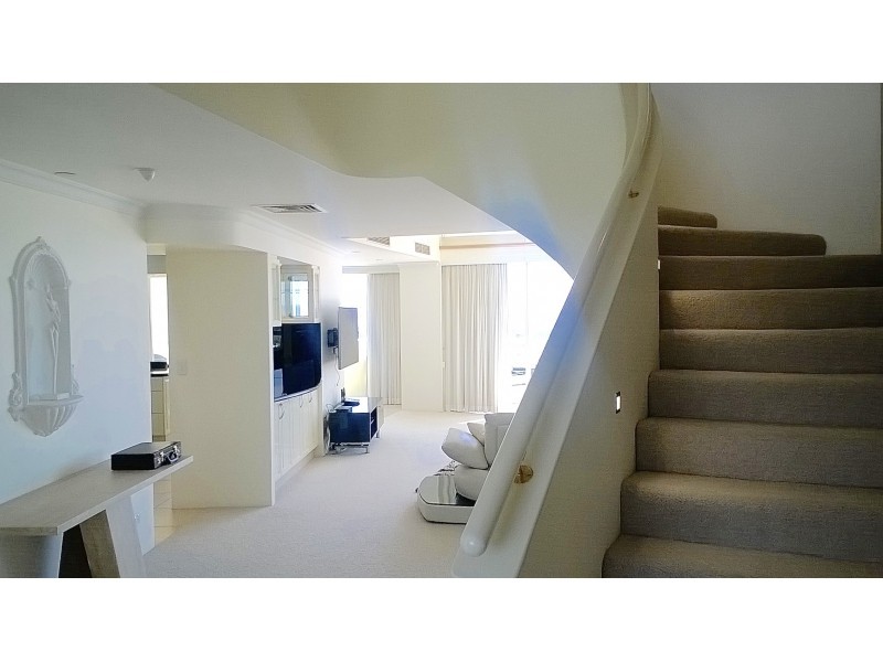 75 Brighton Parade, Southport QLD 4215