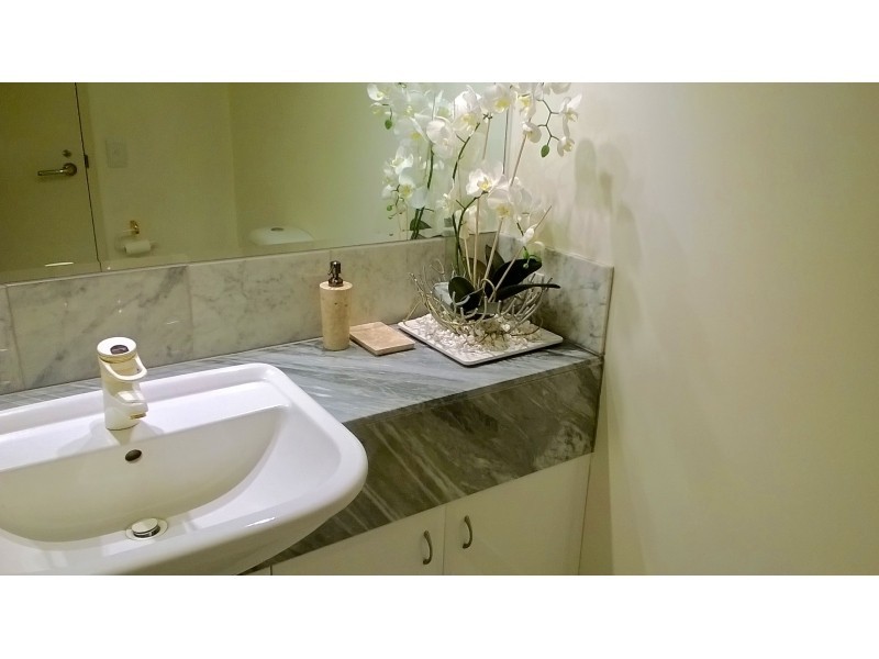 75 Brighton Parade, Southport QLD 4215