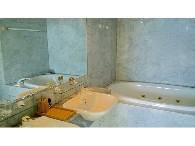 75 Brighton Parade, Southport QLD 4215