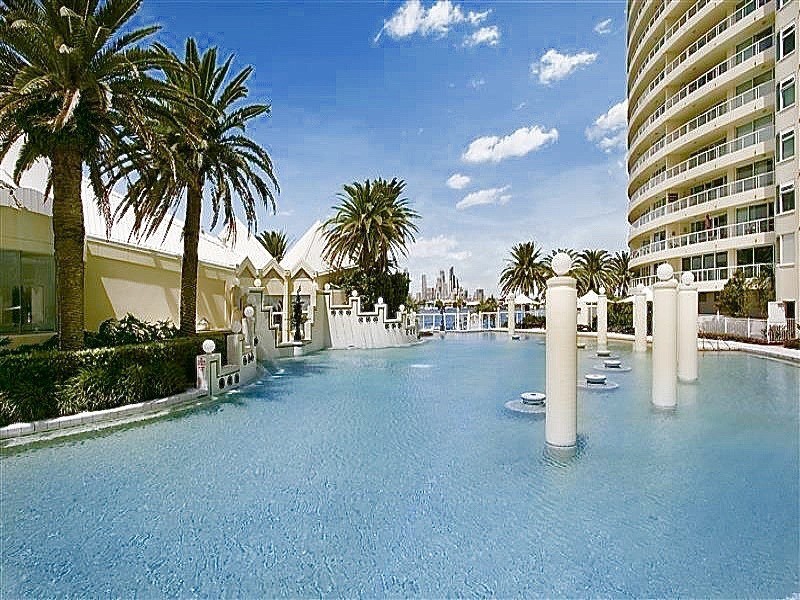 75 Brighton Parade, Southport QLD 4215