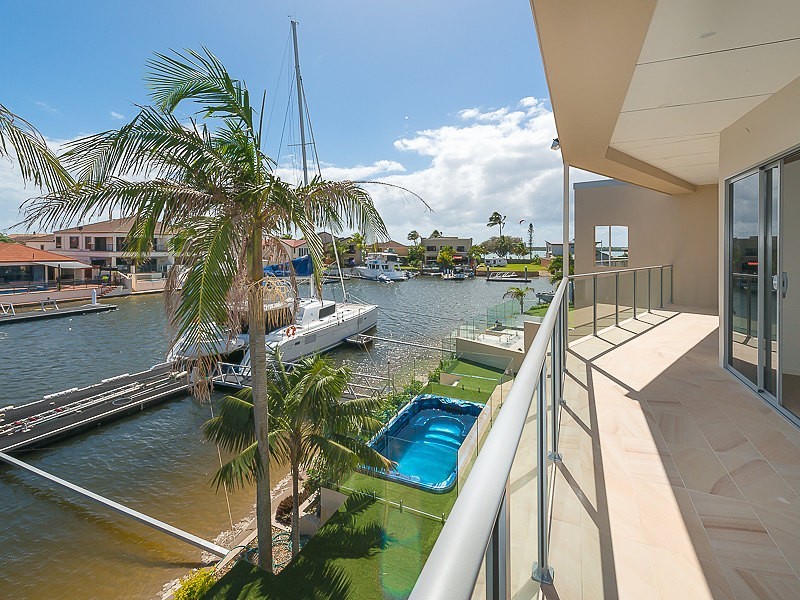 2/5 Huon Crescent, Runaway Bay QLD 4216