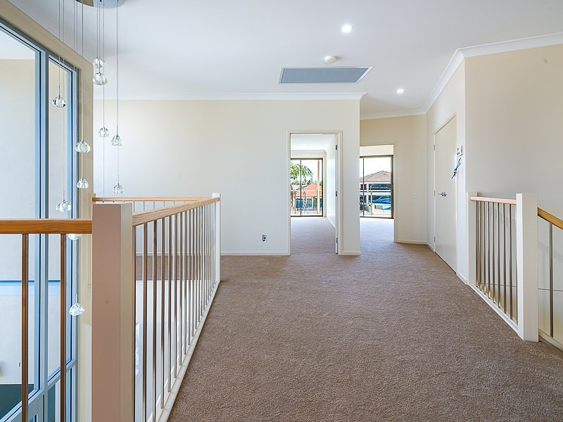 2/5 Huon Crescent, Runaway Bay QLD 4216