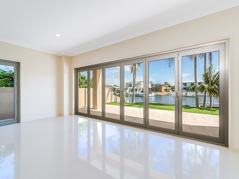 2/5 Huon Crescent, Runaway Bay QLD 4216