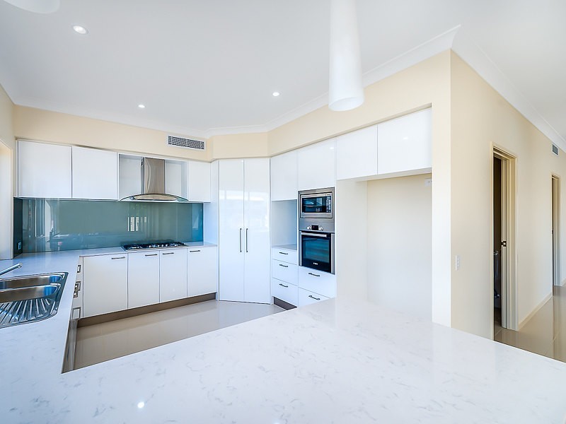 2/5 Huon Crescent, Runaway Bay QLD 4216