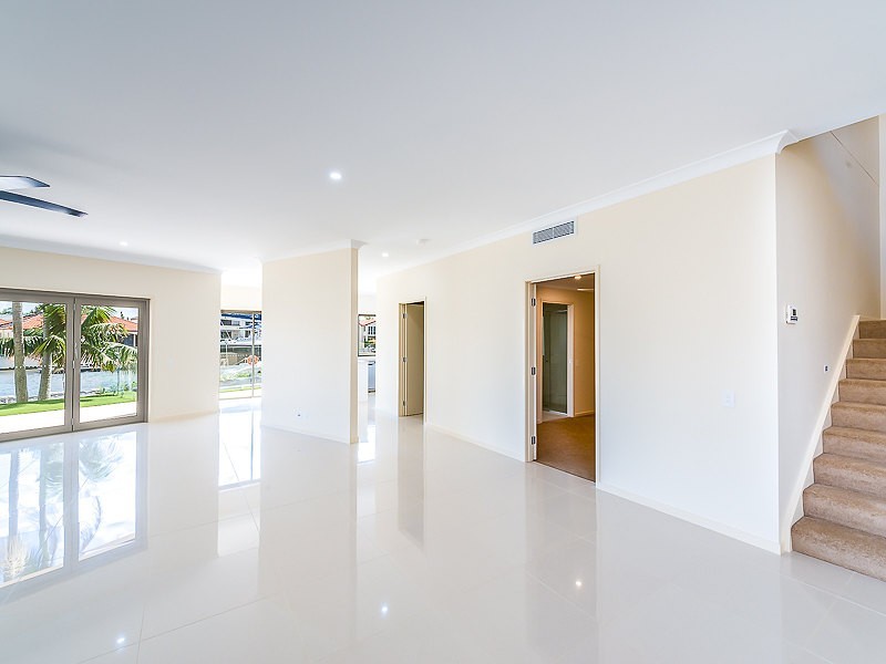 2/5 Huon Crescent, Runaway Bay QLD 4216