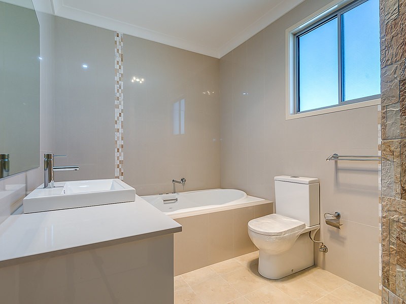 2/5 Huon Crescent, Runaway Bay QLD 4216