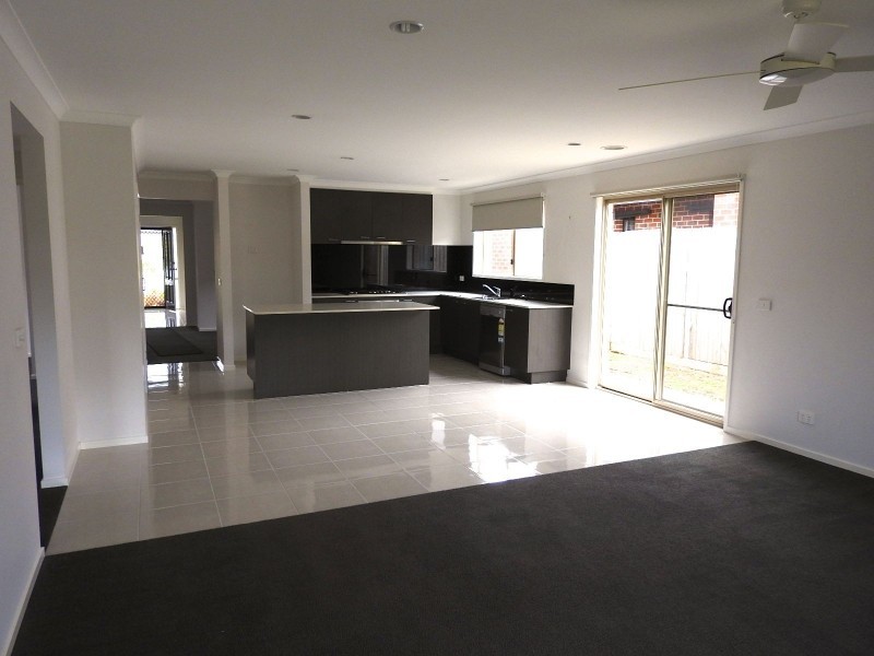 8 Malua Circuit, Sandhurst VIC 3977