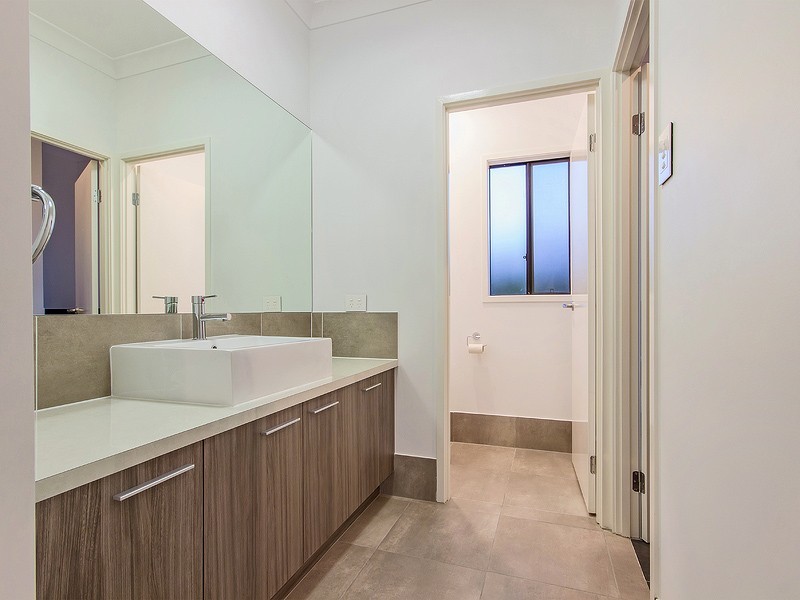 34 Lagoon Crescent, Bellbowrie QLD 4070