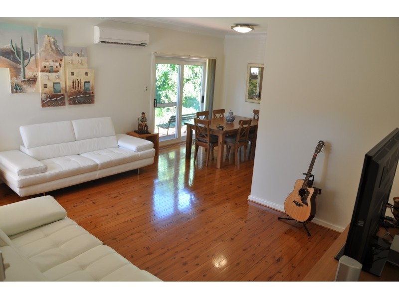 25 Roseanne Avenue, Roselands NSW 2196