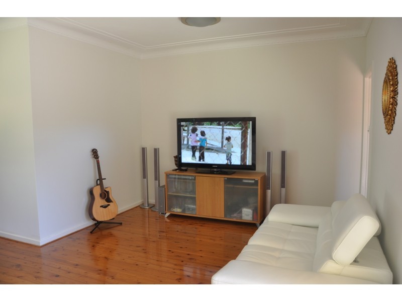 25 Roseanne Avenue, Roselands NSW 2196