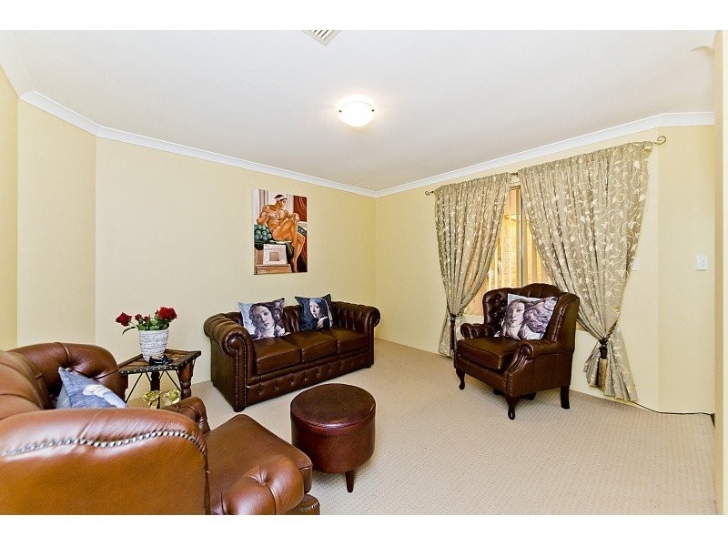 24 Elmhurst Drive, Clarkson WA 6030
