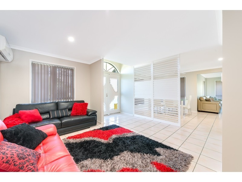 1 Bristol Place, Arundel QLD 4214
