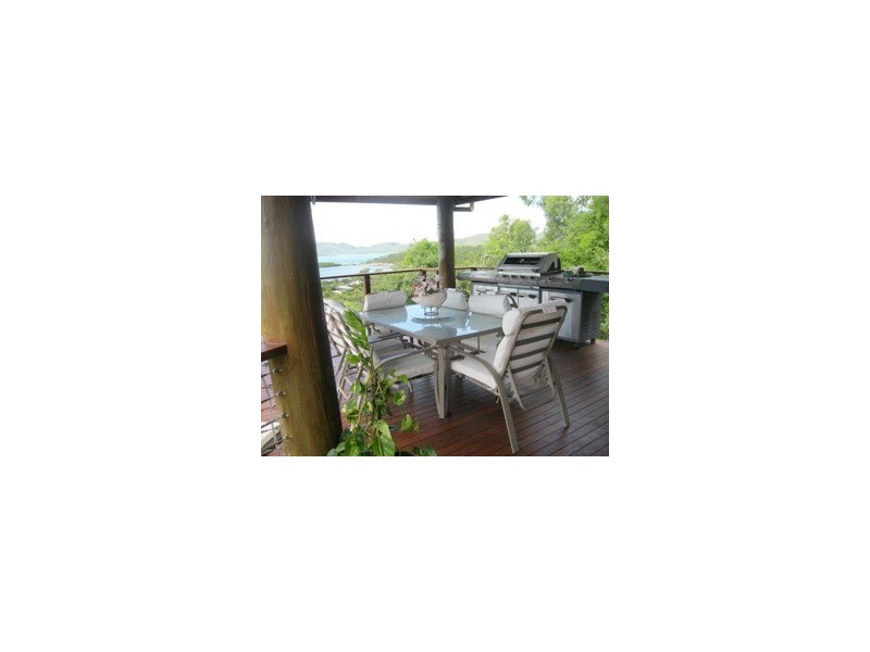 3 Blackcurrent Drive, Hideaway Bay QLD 4800