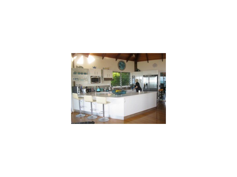 3 Blackcurrent Drive, Hideaway Bay QLD 4800