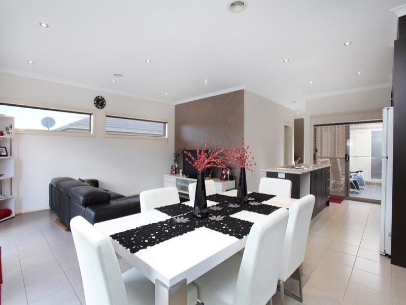 2/8 Lazor Street, Truganina VIC 3029