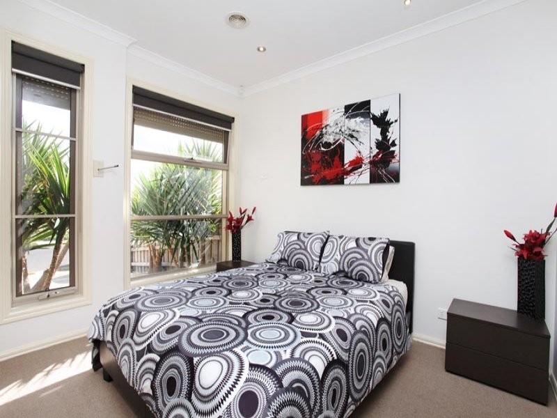 2/8 Lazor Street, Truganina VIC 3029