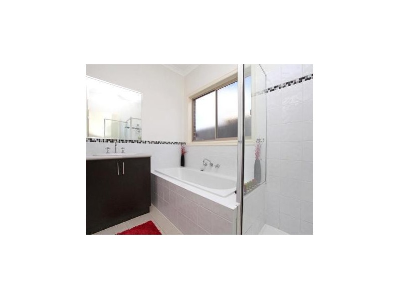 2/8 Lazor Street, Truganina VIC 3029