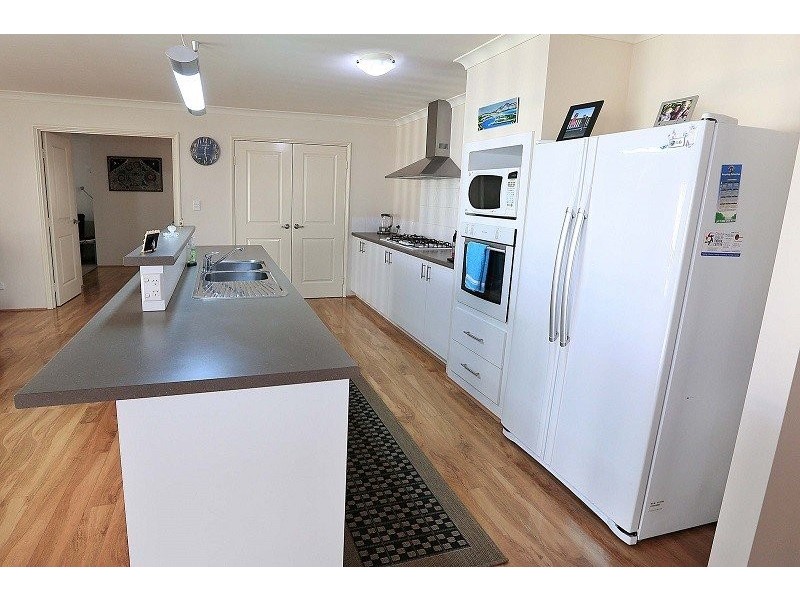 27 Claymore Loop, Dalyellup WA 6230