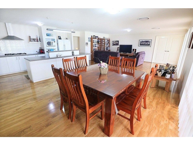 27 Claymore Loop, Dalyellup WA 6230