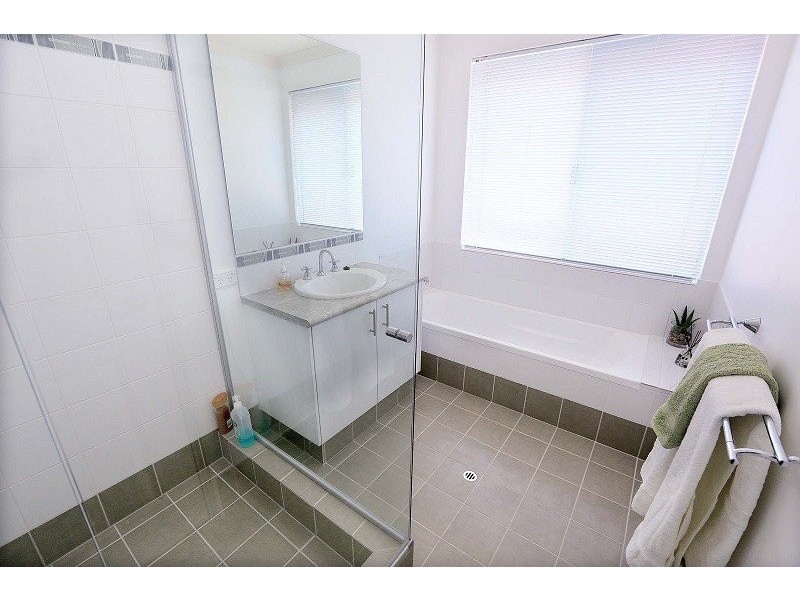 27 Claymore Loop, Dalyellup WA 6230