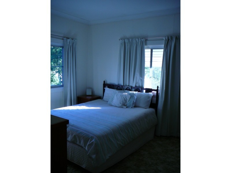 10 Fourteenth Avenue, Brighton QLD 4017