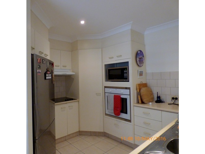 2/11 Teal Avenue, Paradise Point QLD 4216