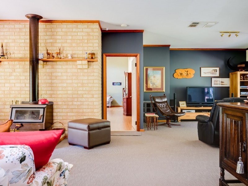 97 Barbarich Drive, Gidgegannup WA 6083