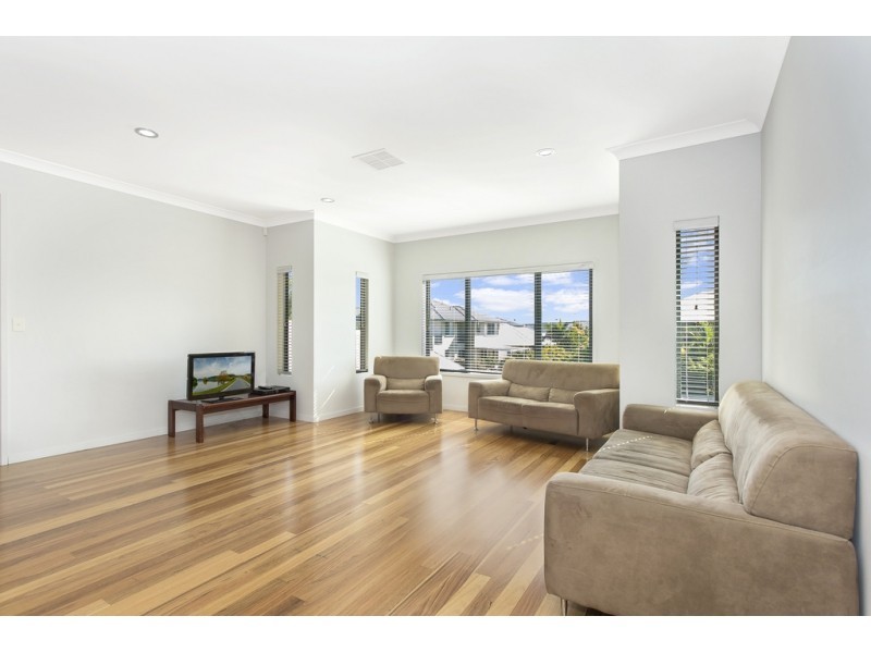 4 Freya Court, Newport QLD 4020