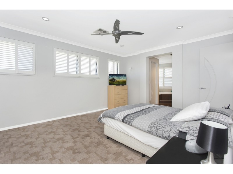 4 Freya Court, Newport QLD 4020