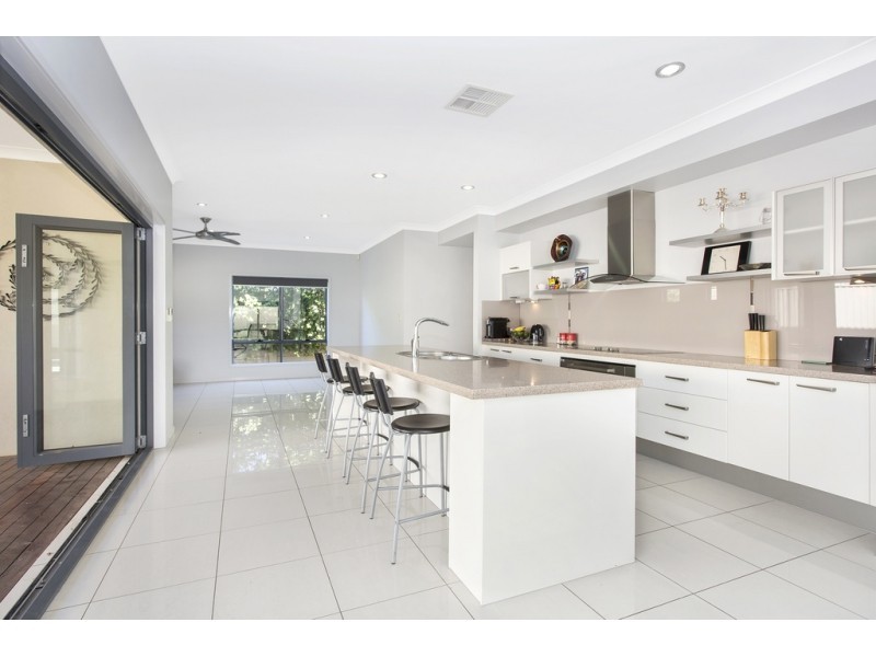 4 Freya Court, Newport QLD 4020