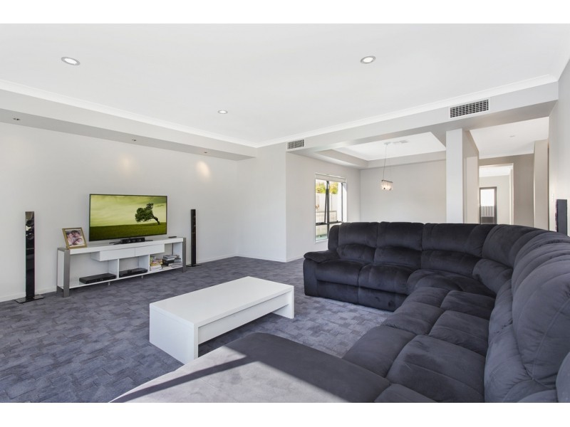 4 Freya Court, Newport QLD 4020
