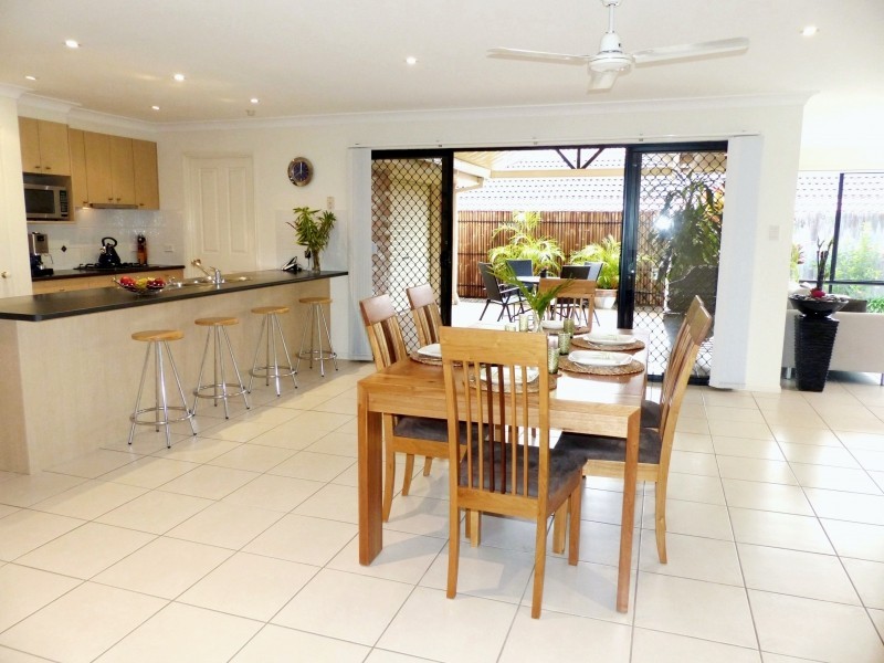 9 Watarrka Drive, Parkinson QLD 4115