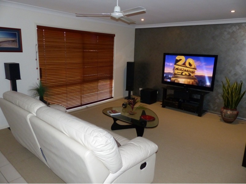 9 Watarrka Drive, Parkinson QLD 4115