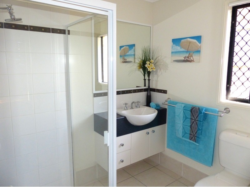 9 Watarrka Drive, Parkinson QLD 4115