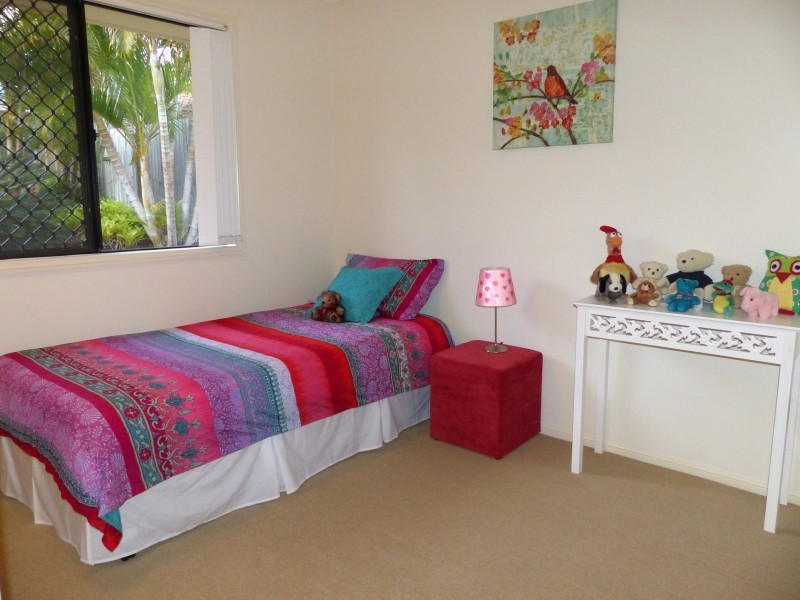 9 Watarrka Drive, Parkinson QLD 4115