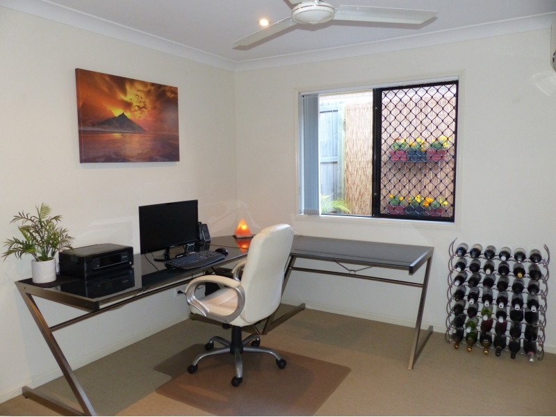 9 Watarrka Drive, Parkinson QLD 4115