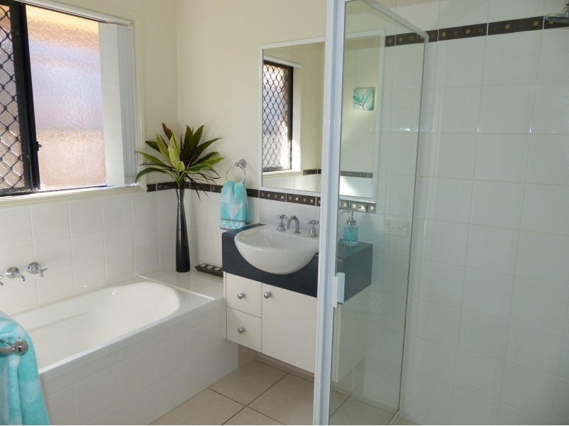 9 Watarrka Drive, Parkinson QLD 4115