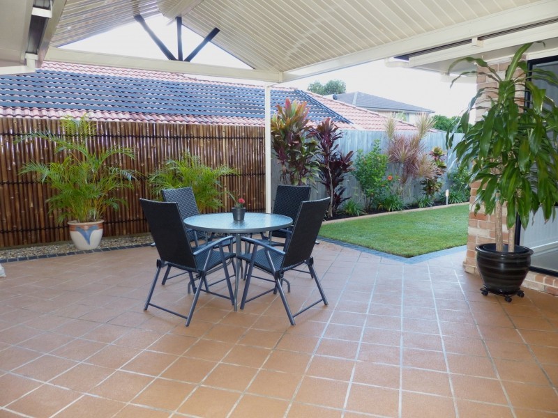 9 Watarrka Drive, Parkinson QLD 4115