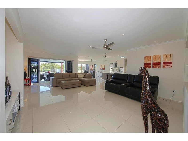 38 Bisdee Street, Coral Cove QLD 4670