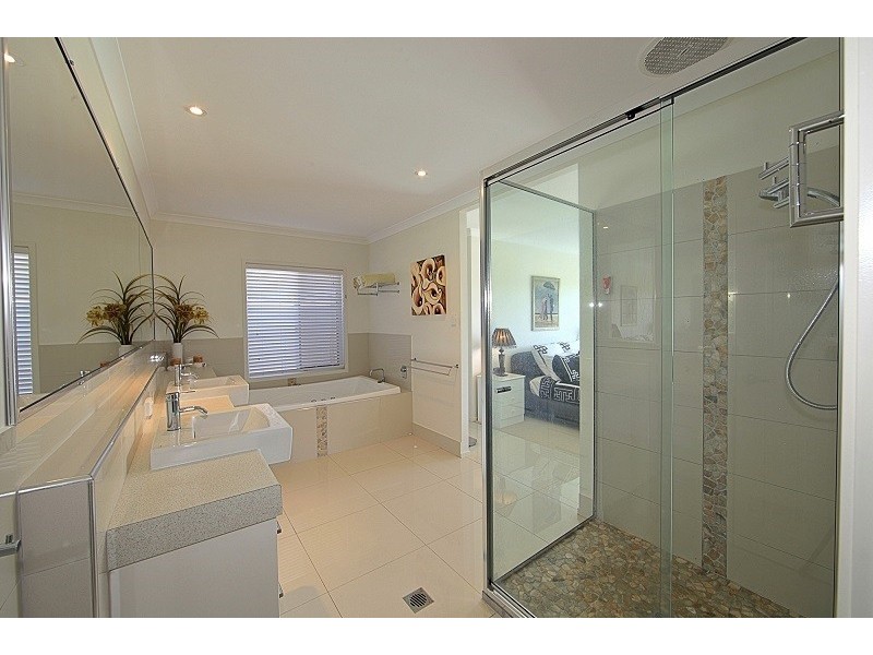 38 Bisdee Street, Coral Cove QLD 4670
