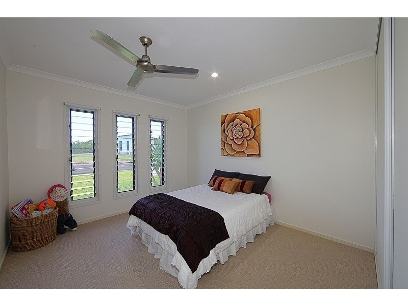 38 Bisdee Street, Coral Cove QLD 4670