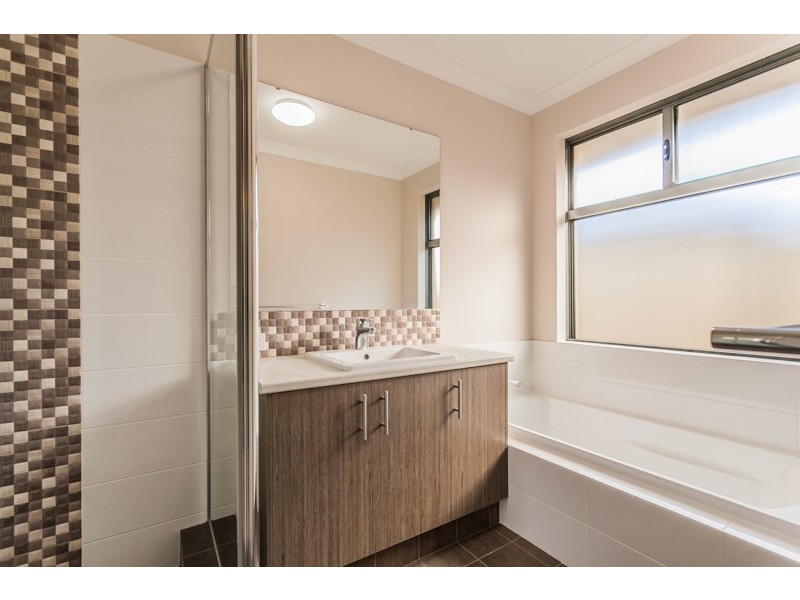 39 Gaebler Road, Hammond Park WA 6164