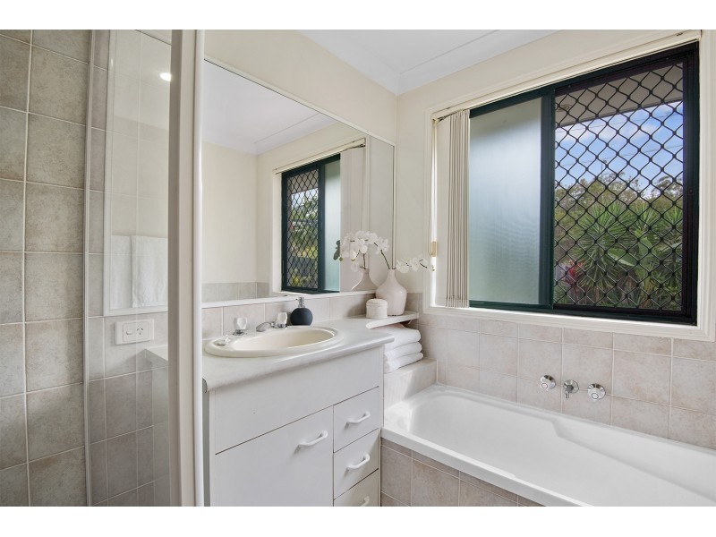 1/146 Greenacre Drive, Parkwood QLD 4214