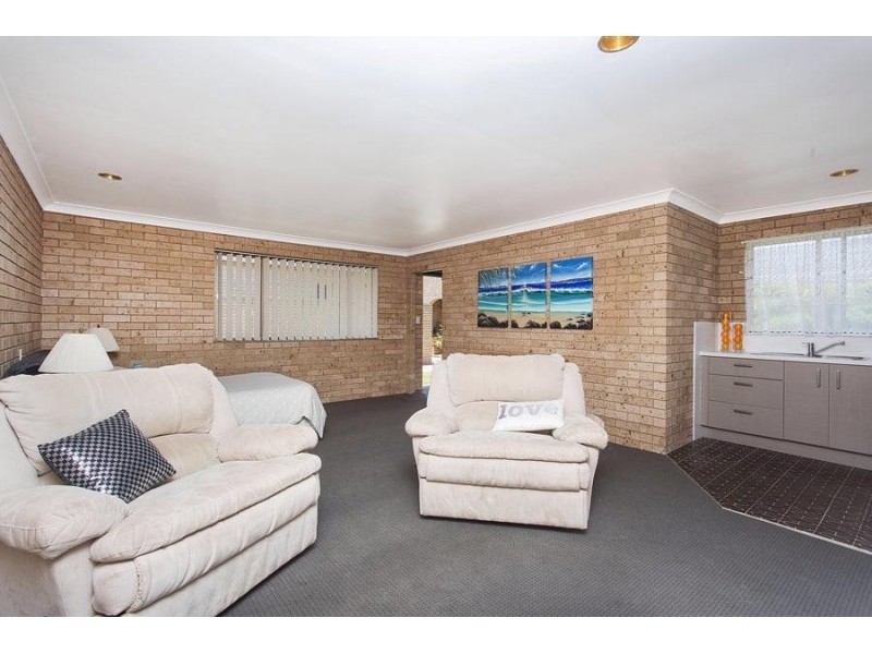 24 Lewis Street, Old Bar NSW 2430