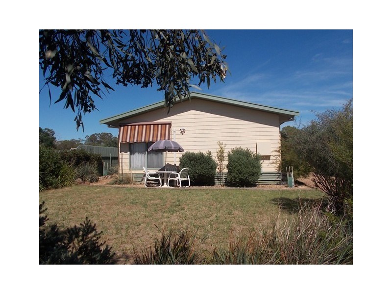 80 Gallipoli Street, Temora NSW 2666