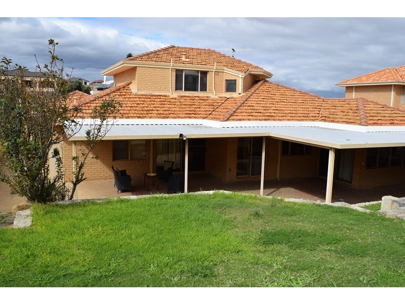 11 Tees Court, Mindarie WA 6030