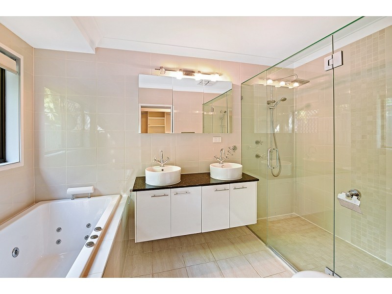 4 Chatswood court, Robina QLD 4226