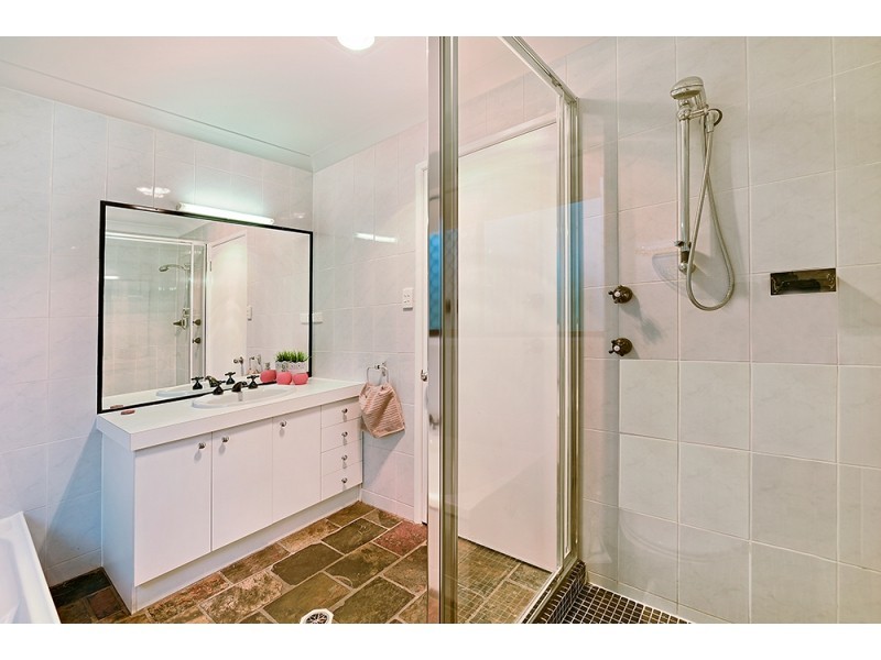 4 Chatswood court, Robina QLD 4226